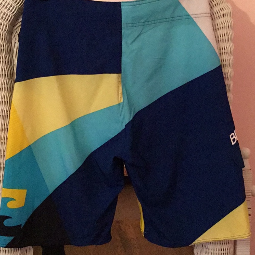 Men’s board shorts - Picture 2 of 2